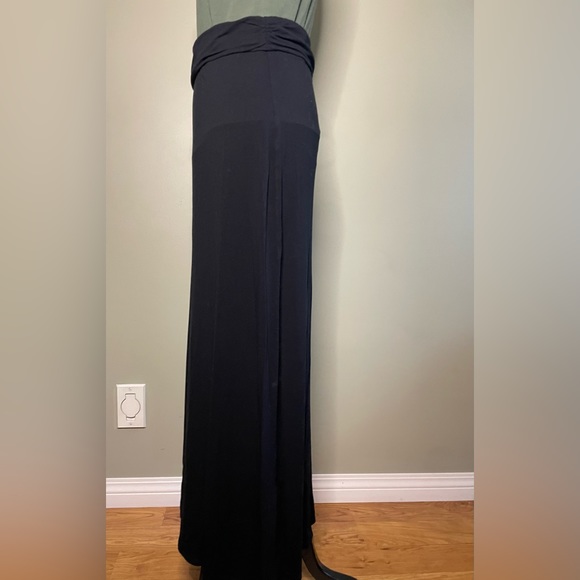 Black stretchy maxi skirt - Picture 2 of 3
